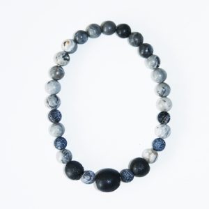 Náramek z minerálů a ručně vyráběných keramických korálků vypalovaných v ohni